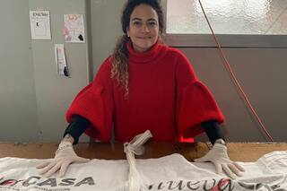 De Vaca Muerta al Malba. Hacen moda con desechos petroleros y reducen el impacto