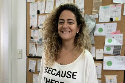 Ornella Basilotta recibe 250 bolsones por semana de una planta de tratamiento de residuos ubicada en Añelo.