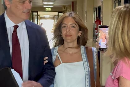 Ornella Calvete al llegar a declarar a los tribunales de Comodoro Py por la causa Andis