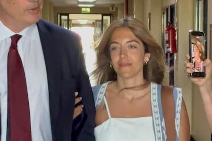 Ornella Calvete al llegar a declarar a los tribunales de Comodoro Py por la causa Andis