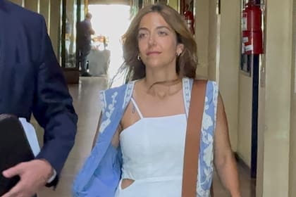 Ornella Calvete al llegar a declarar a los tribunales de Comodoro Py por la causa Andis