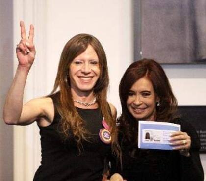 Ornella Infante recibió de manos de Cristina Kirchner su DNI, en 2012