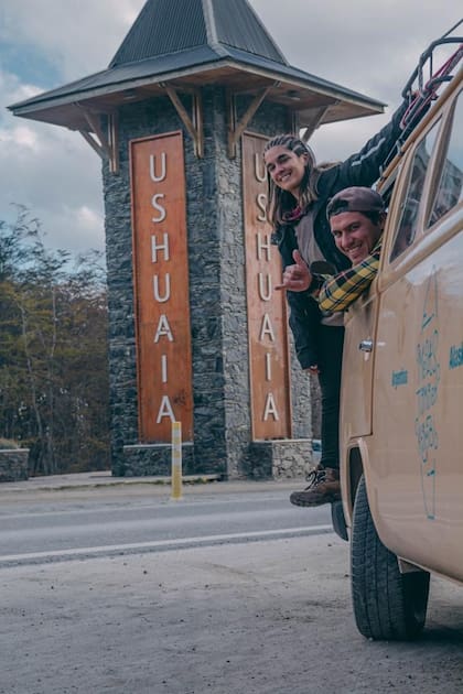 Ornella y Cristian en Ushuaia, uno de los destinos que recorrieron