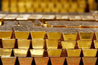 Oro cae más de 2% presionado por rendimiento de bonos de EE.UU. y dólar