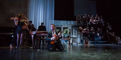 Oro desplegó su capacidad escénica