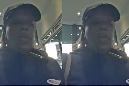 Orovio Hernández, fue captada por una cámara de seguridad de Boston, con un sticker de "Yo voté" en las elecciones presidenciales de 2024