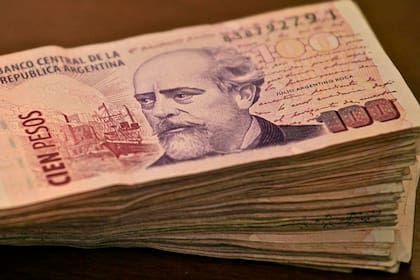 En la Argentina en forma recurrente el gasto público termina bajando "a las mala", mediante las licuaciones que generan las devaluaciones y la inflación