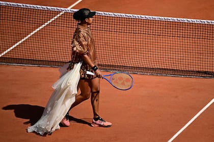 Osaka dio detalles de cómo prepara sus vestidos