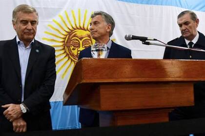 Oscar Aguad, con Mauricio Macri