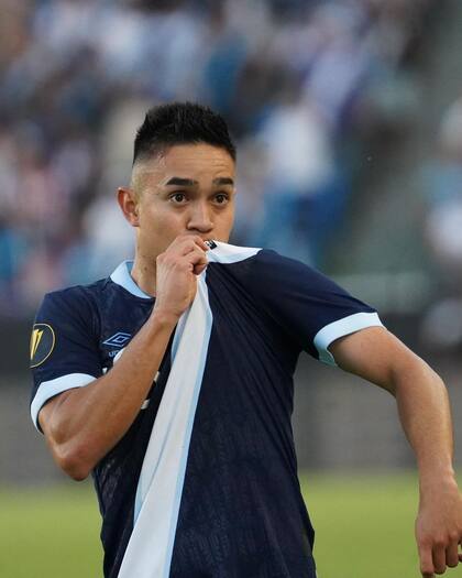 Oscar Alexander Santis Cayax fue parte de la lista de Copa Oro y se perfila para ser convocado en los primeros partidos de la Ronda Final (X/@fedefut_oficial)