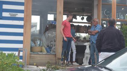 Oscar Gonzáles Oro y su novio, de compras en Punta del Este