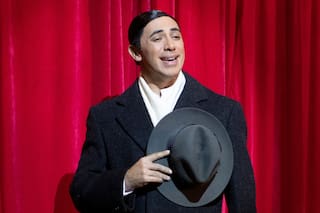 Carlos Gardel se mete entre los tanques de Adrián Suar y Nico Vázquez