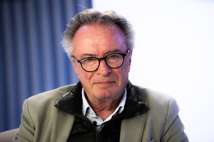 Oscar Martínez: "Me preocupa lo obvio: la intolerancia, el fanatismo, la pobreza que siguen en aumento. Yo viví en una Argentina que tenía un 2 o 3% de pobreza, pero era una pobreza digna, no lo que vemos ahora, que es marginalidad e indigencia. Era un país hegemonizado por la clase media"