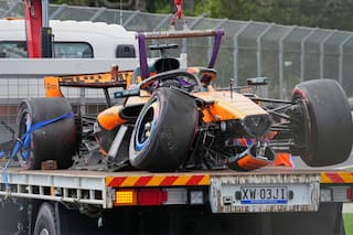 Oscar Piastri de McLaren choca en camino a la parrilla del GP de Australia de F1