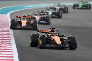 Verstappen se trepa a la punta en Abu Dhabi y Norris conserva el podio para acercarse al título