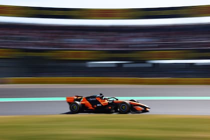 Oscar Piastri marcó temprano en la tanda su mejor tiempo, que duró la mayoría de la segunda práctica en Japón.