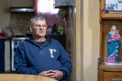 Oscar Poltronieri tiene 60, vive en su ciudad natal, Mercedes, y es padre de cuatro hijos