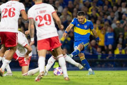 Oscar Romero, de vuelo bajo en Boca Juniors vs Estudiantes de La Plata.