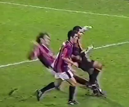 Oscar Ruggeri contra José Luis Chilavert en 1996: si lo agarra...