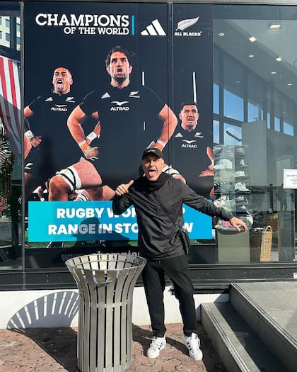 Oscar Ruggeri, en modo "haka"