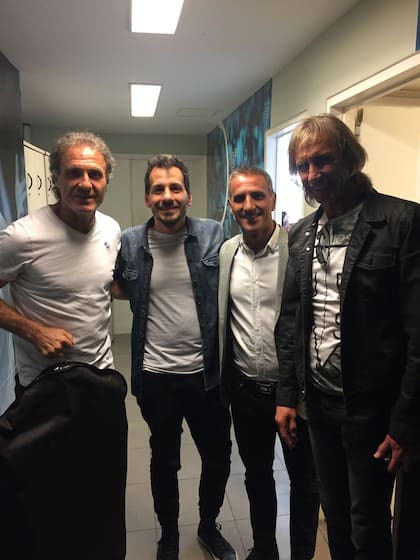 Oscar Ruggeri, Eugenio Sosa, Raúl Cascini y Ricardo "El Tigre" Gareca después de un programa caliente