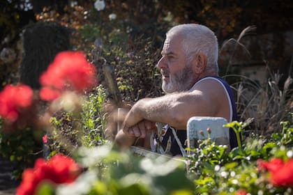 Un monasterio abandonado y las ruinas de una fábrica láctea: Gándara, un pueblo casi fantasma a una hora de Buenos Aires 13 Oscar Sueldía fue empleado de Gándara durante 33 años y es el único que todavía vive enfrente de la fábrica abandonada.