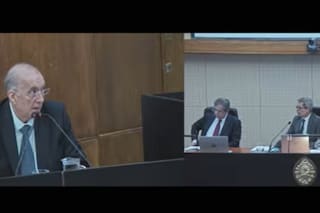 Yerba, trajes y ropa de natación: las explicaciones de dos exfuncionarios K sobre el contenido de sus bolsos