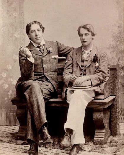 Oscar Wilde, fotografiado aquí (izquierda) con su amante Lord Alfred Douglas en 1893, le dio al clavel verde un significado oculto.