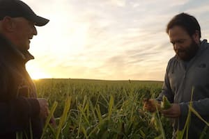 Una familia agropecuaria logró la reapertura de una escuela rural y apoya a los hijos de sus empleados en la universidad