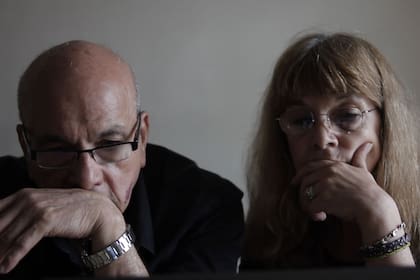 Oscar y su sobrina, en la búsqueda de Maximiliano por Facebook