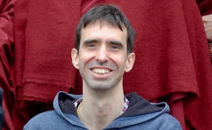 Osel sigue en contacto con organizaciones budistas.