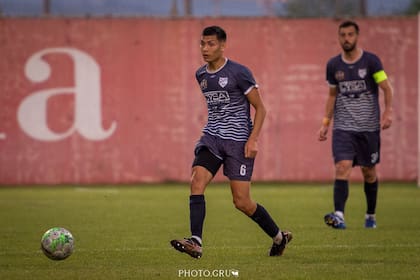 OSK Igalo, su primer club en Montenegro, es casi centenario pero muy amateur: tiene una única cancha para prácticas y partidos oficiales.