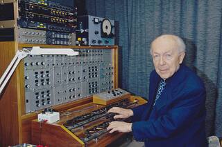 Oskar Sala. El precursor de la música electrónica que inventó el sintetizador en 1930 y cautivó a Alfred Hitchcock