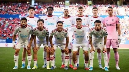 'Oso' Martínez Gauna (el primero de arriba de izquierda a derecha), una pieza clave de Sevilla