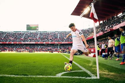 'Oso' ya se adueñó de la pelota parada en Sevilla; con una zurda excelsa, patea córners y tiros libres