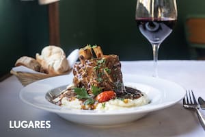 Osobuco de cerdo con aligot, un plato estrella de Mondongo & Coliflor.