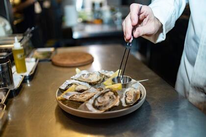 Ostras crudas, un clásico de Crizia