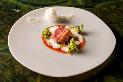 Ostras, erizo de mar, tomates, mero, cordero, mango y cacao con cardamomo son algunos de los ingredientes que aparecen en el menú de 11 pasos
