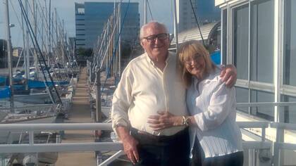 Osvaldo (82) y Emma (77), ambos viudos, se conocieron durante un viaje a las Cataratas