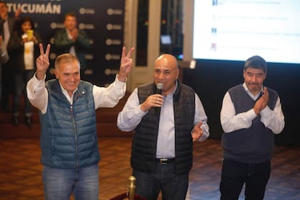 Osvaldo Jaldo y Juan Manzur festejan su triunfo en las elecciones en Tucumán