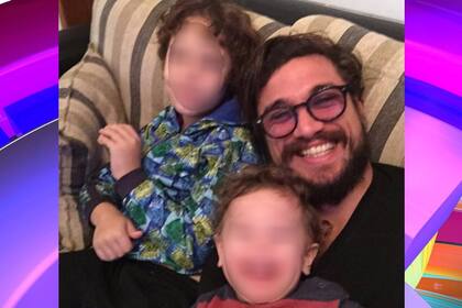Osvaldo junto a dos de sus hijos