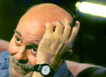 Best seller y autor de una obra prestigiosa, de fuerte impronta nacional, Osvaldo Soriano publicó novelas y libros de cuentos y de artículos periodísticos