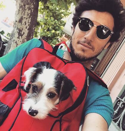El extenista suele ir con @OsvaldoMonaco a todos lados. Ya debutó en televisión y es modelo de comida para perros.