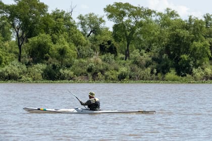 Otoño es ideal para practicar kayak en el Parque Nacional Pre Delta.
