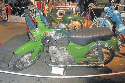 Otra clásico de excepción, una Honda Benly 150 cc de 1961