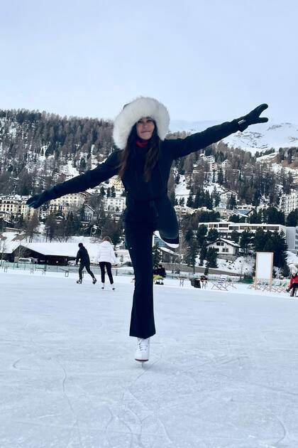 "Otra de las cosas que hice fue patinar sobre hielo. Ya lo había hecho, pero lo más increíble fue hacerlo sobre un lago congelado", cuenta la ex mujer de Simeone. 