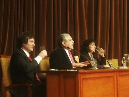 Otra época: Milei y López Murphy en una conferencia que dieron juntos en Olivos, en 2014