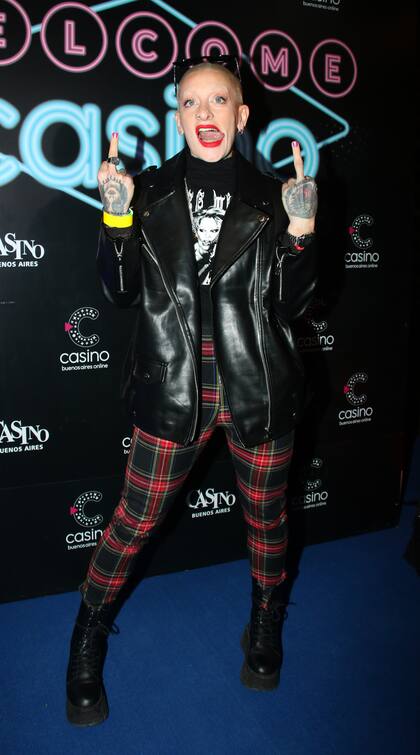 Otra ex Gran Hermano que no se quiso perder el show fue Juliana “Furia” Scaglione, que con su habitual estilo hizo un desplante en público a su excompañera del reality Catalina Gorostidi, dejando en claro que la guerra que empezó adentro de la casa más famosa del país continúa afuera