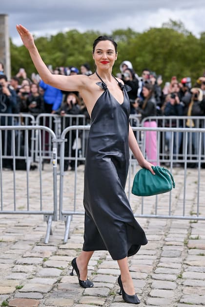 Otra figura que brilló en el marco de la Semana de la Moda de París fue Gal Gadot. La actriz israelí fue una de las estrellas que disfrutó desde la front row el desfile de Loewe