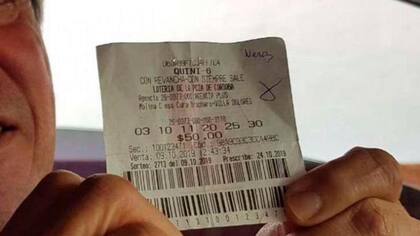 Otra foto de la boleta ganadora en donde puede leerse "Nenas".